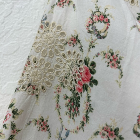 😊PRICE ⬇️
 LOVESHACK FANCY • White Long Sleeve Floral Blouse •size S • - Picture 8 of 9